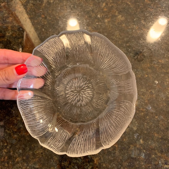 Sunflower catch all glass dish - Picture 3 of 3